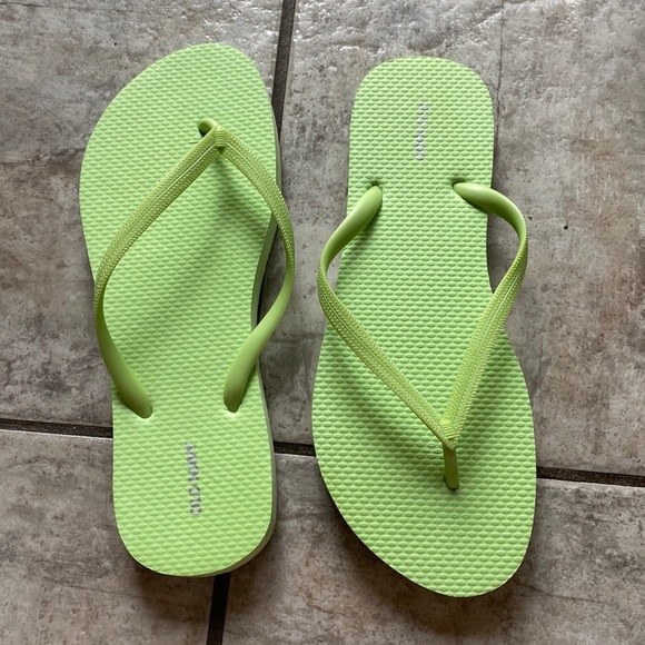 Old Navy Shoes Flip Flop Nwot Poshmark